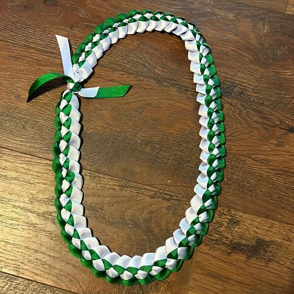 Graduation Ribbon Lei Green and White handmade - Picture 1 of 1